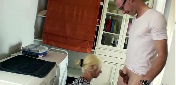 STIEF SOHN SPRITZT SEINER MUTTER EINFACH IN DIE FOTZE DEUTSCH